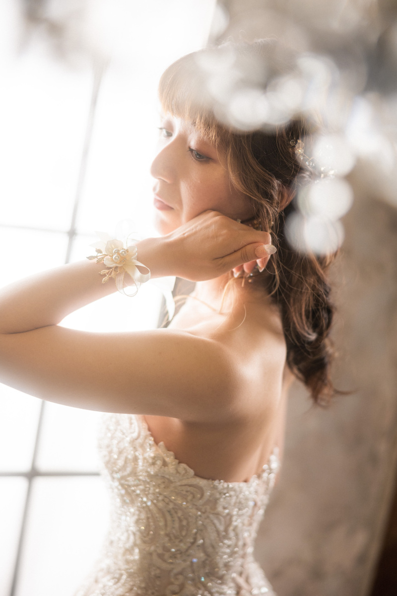 シャンデリア越しに