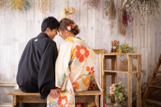 色打掛と可愛いスタジオにて。