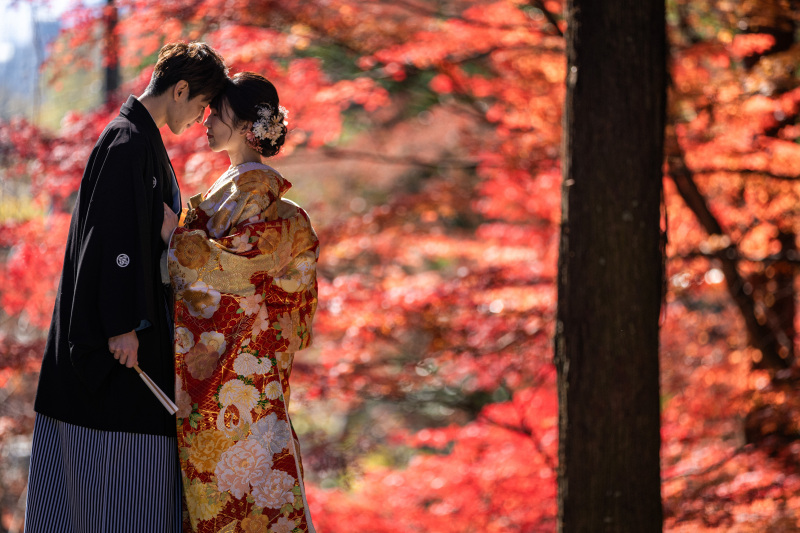 紅葉シーズンの前撮り、色打掛にて
