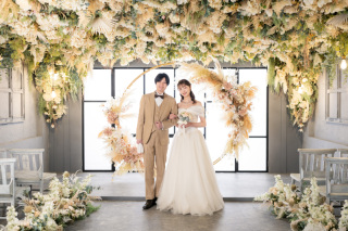 アンティークチャペルでウェディングドレスとカラードレスの撮影