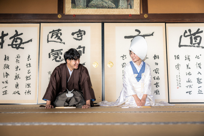 お座りポーズで