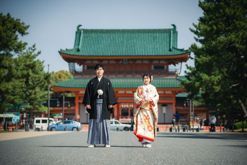平安神宮バックに