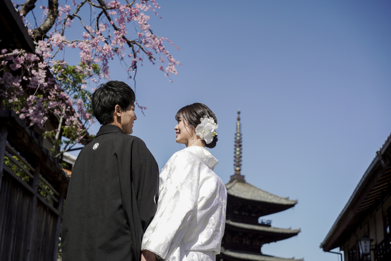 八坂の塔付近、白無垢で和装ロケ