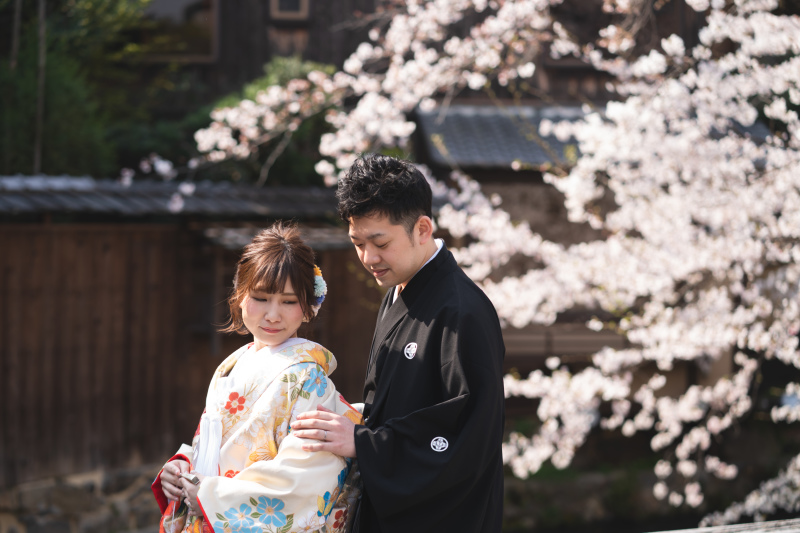 伏し目がちなお二人