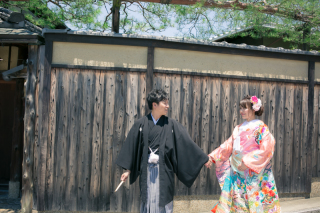 色とりどりの八坂の塔周辺