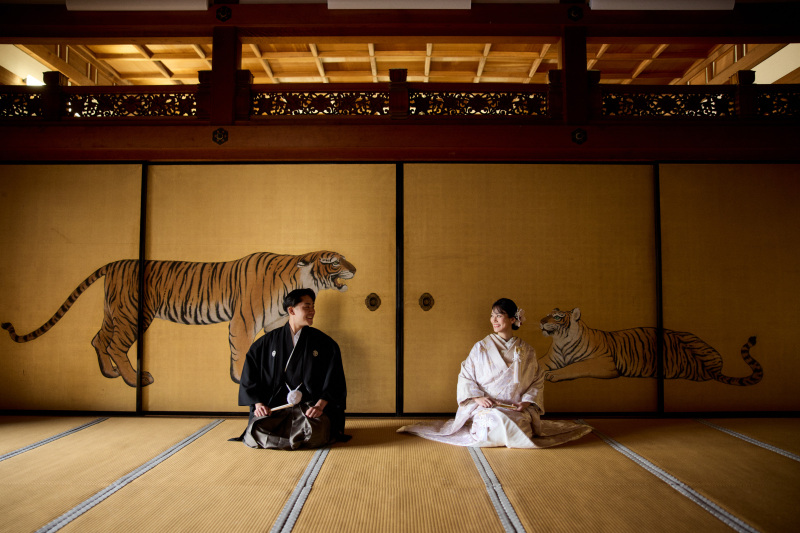 ロケ&スタジオ撮影でロマンティックに