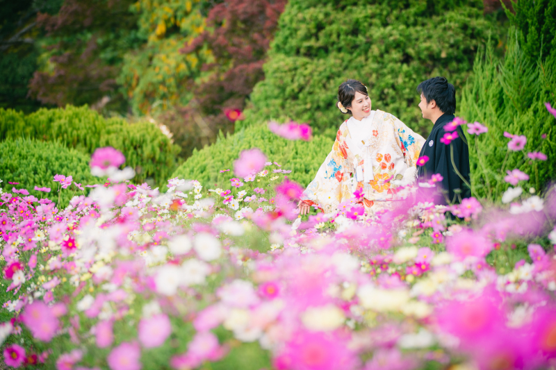 花と緑の中で　色打掛　自然公園・スタジオにて
