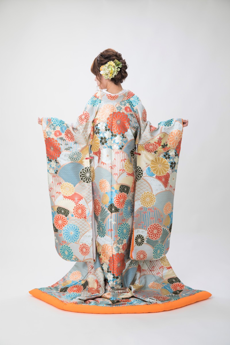 ハルウェディング_色打掛・着物が豊富