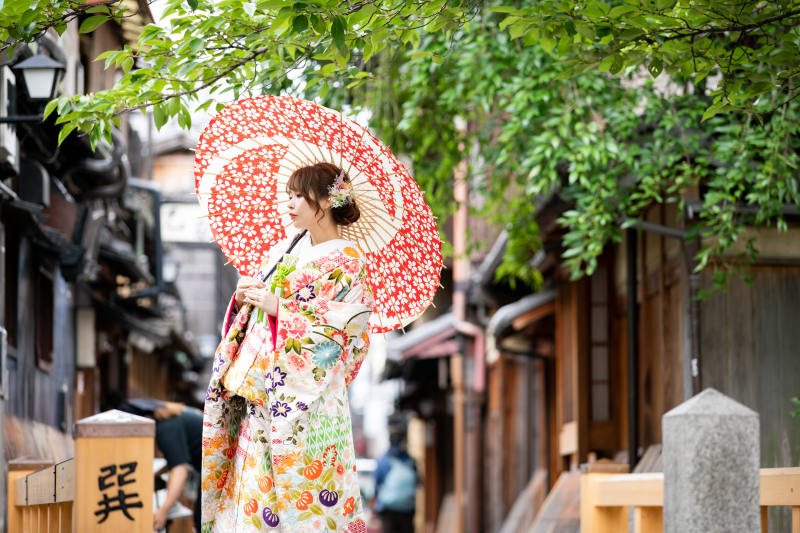 モダンテイストな衣装を多数ご用意