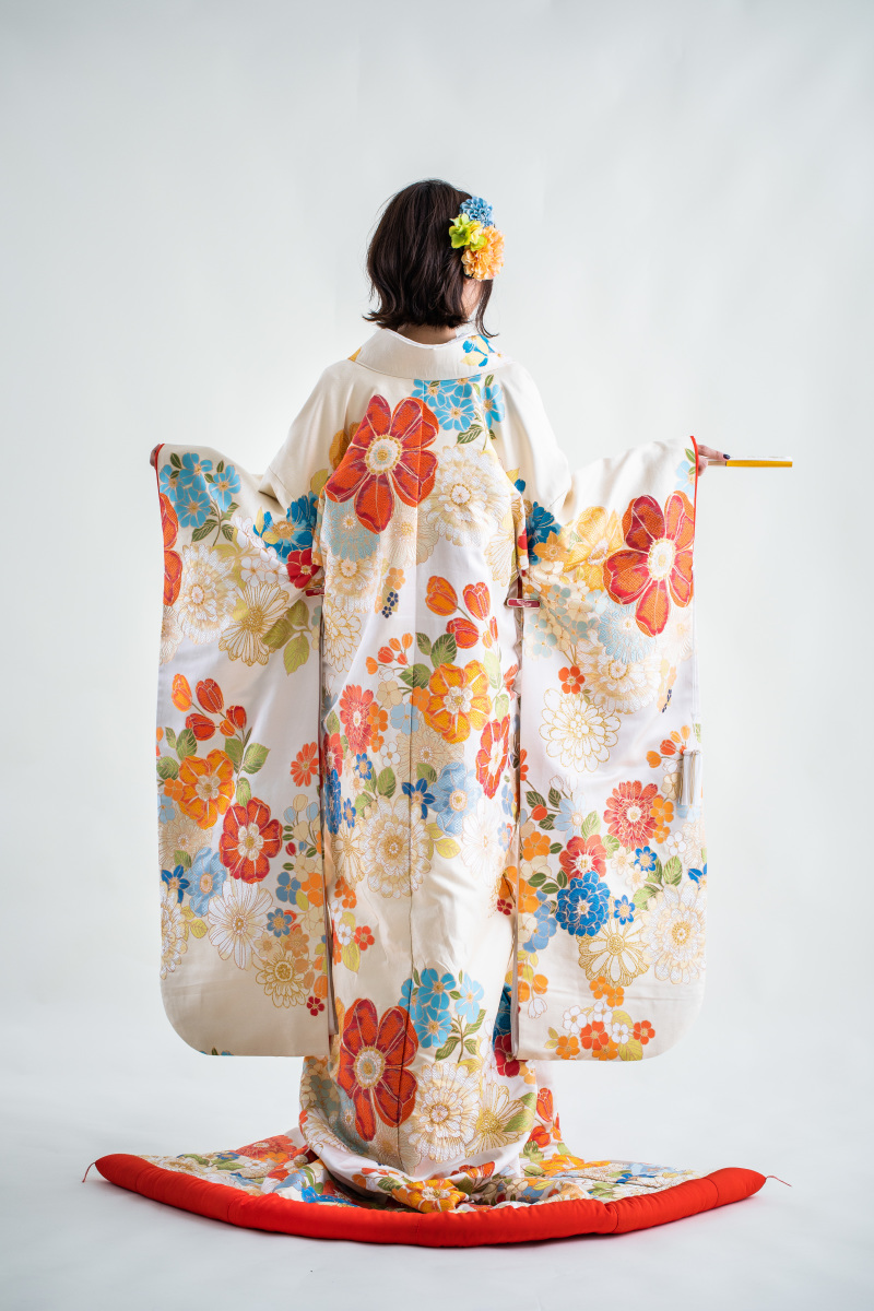 ハルウェディング_色打掛・着物が豊富