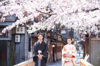 普段の何気ないポーズでもその場の雰囲気や撮影をぜひ楽しんでいただき、いつもの笑顔で！！