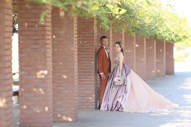 ピンクブラウンのカクテルドレス