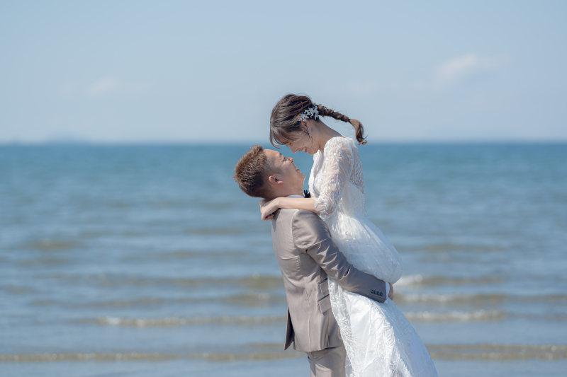 抱え上げカット