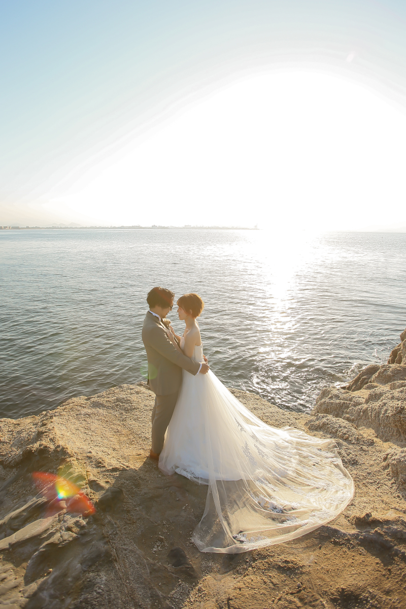 瀬戸内海をバックに