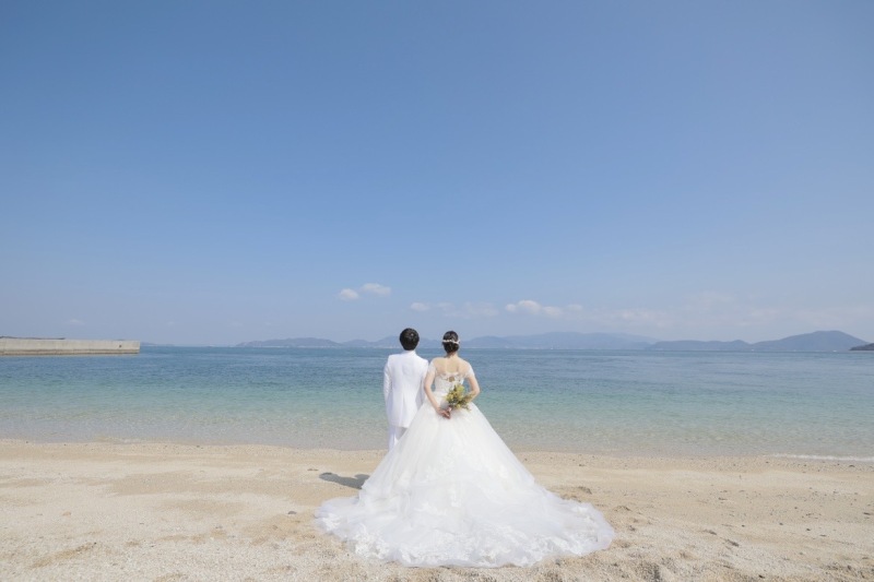 鎌野漁港の透き通ったブルー