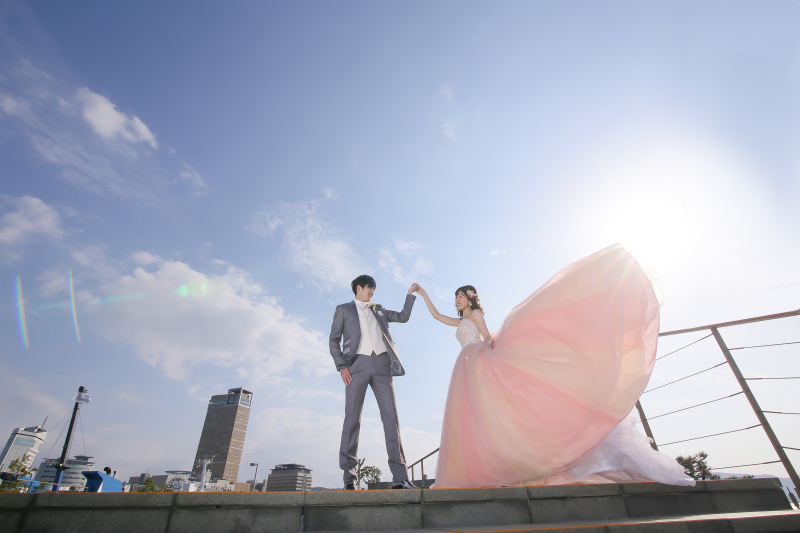 ドレスなびかせショット