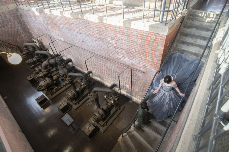 新郎様のエスコートで