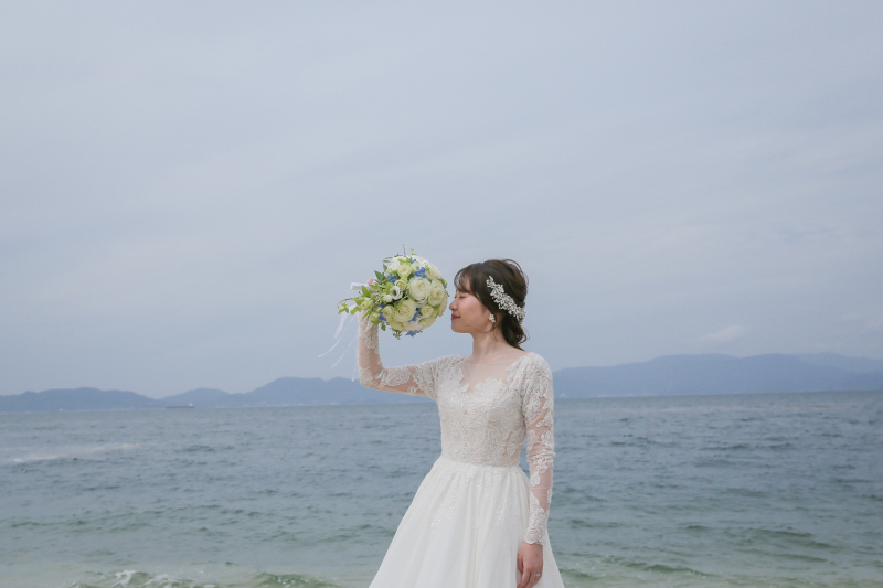 新作のドレスを着て