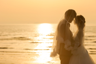 夕日をバックに幻想的なサンセットフォト