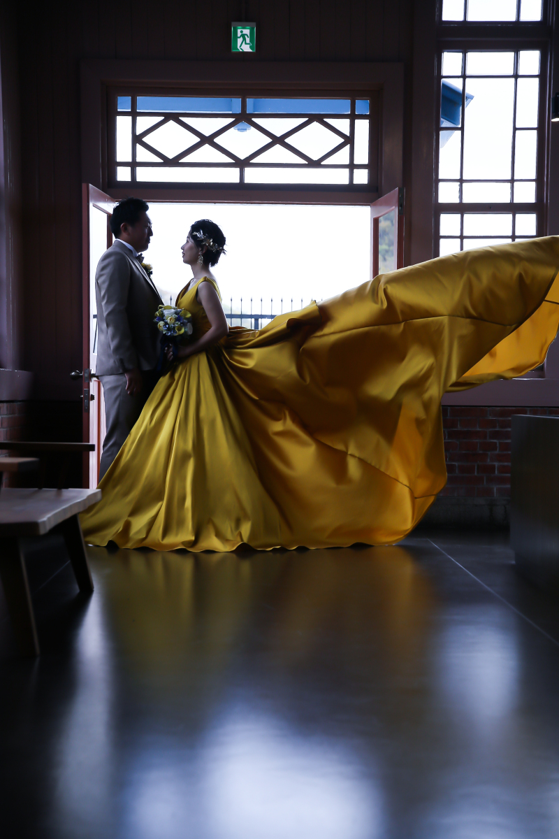 ドレスなびかせカット