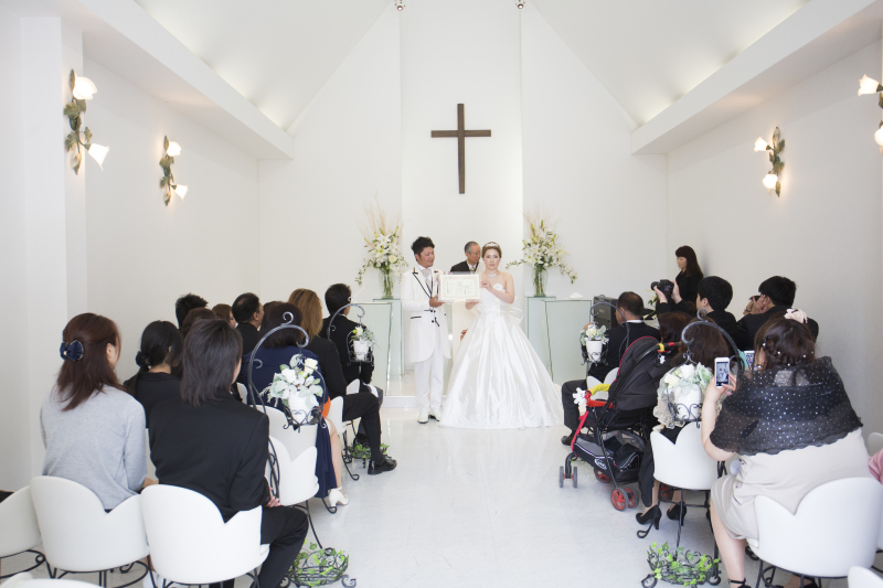 親族だけで行われた挙式