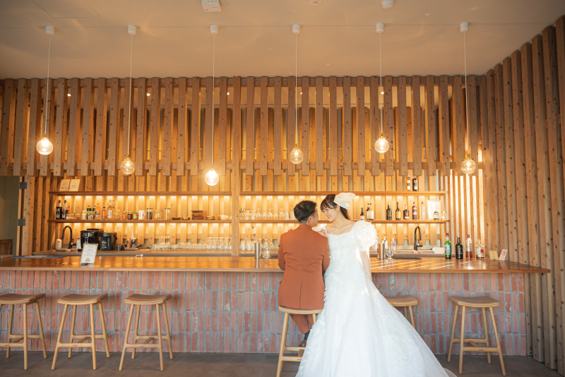 バーカウンターで