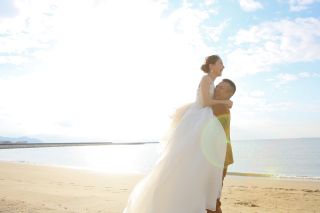 新婦和洋装2着・新郎和洋装2着。フォト婚のカップルにおすすめ!