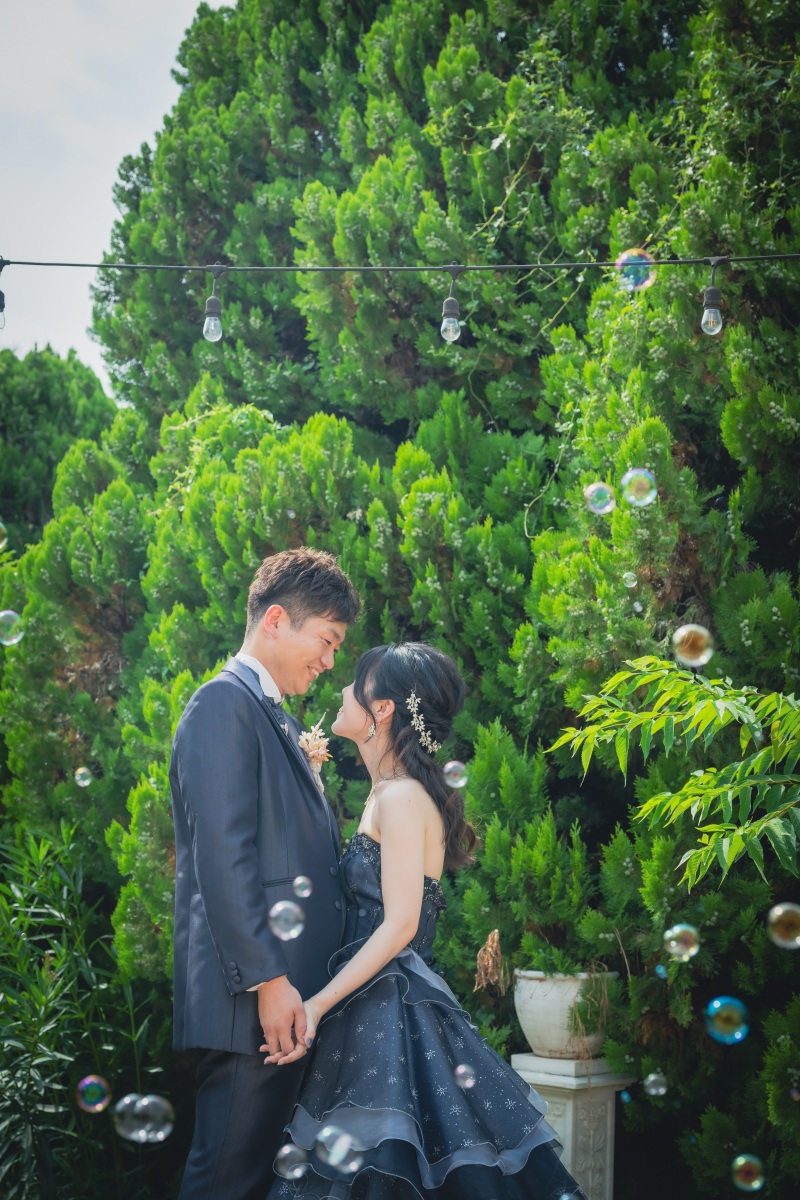 バブルシャワーで祝福