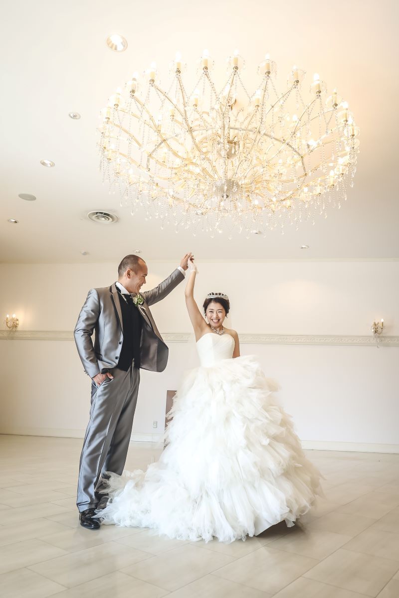 大きなシャンデリアも