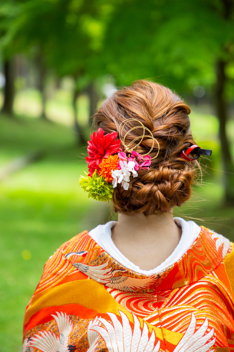 髪飾りは華やかに