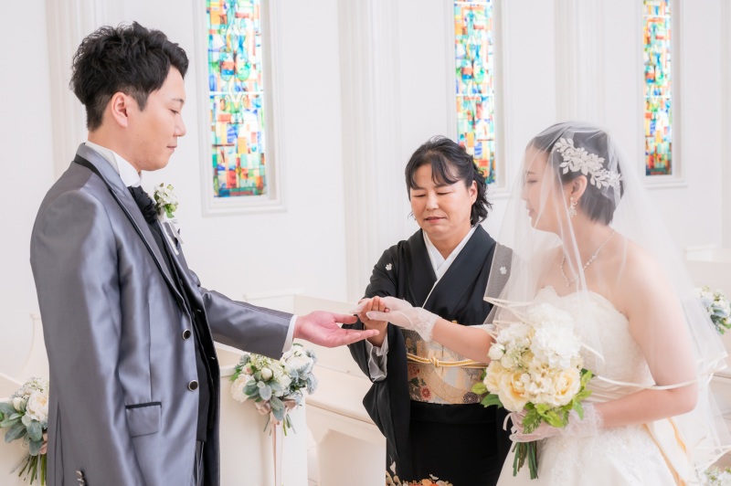 ご新郎様へバトンタッチ