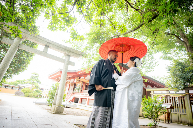 鳥居をバックに．．．
