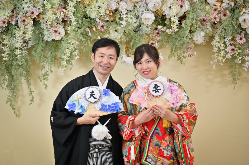 お花の前で