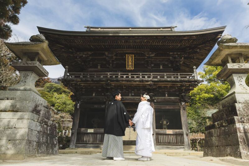 随神門と青空の下で