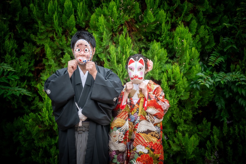 秋空の下、スタジオと敷地内のガーデンで...