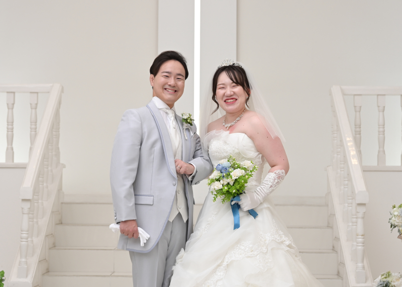 バージンロード上でお二人立ちを1枚