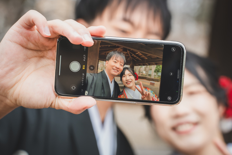 スマホ越しに...