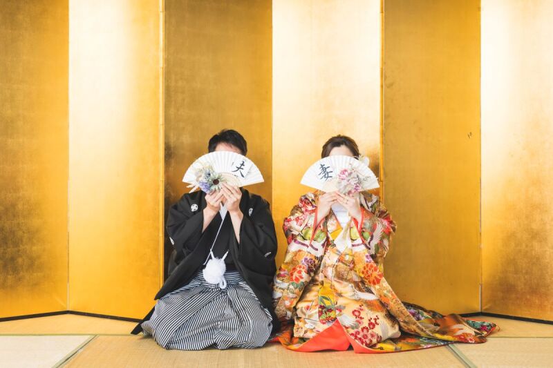 正座だけじゃない金屏風前！！