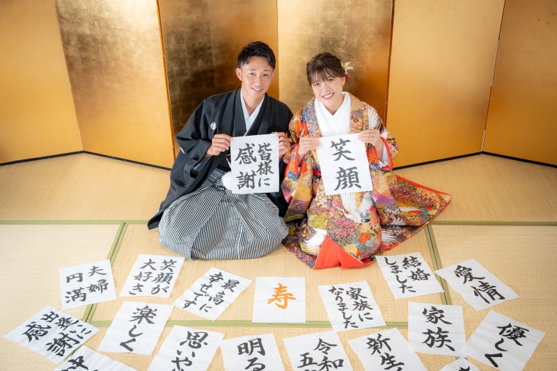定番の金屏風前で