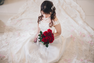 ＊3月：洋装チャペル/スタジオ/ガーデン1着プラン＊真っ赤なバラが印象的