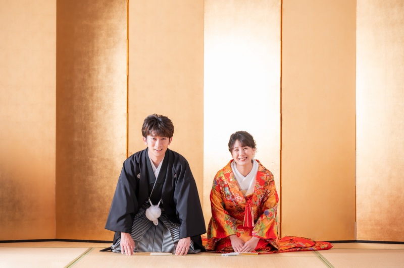 華雅苑ならではの金屏風前でのショット