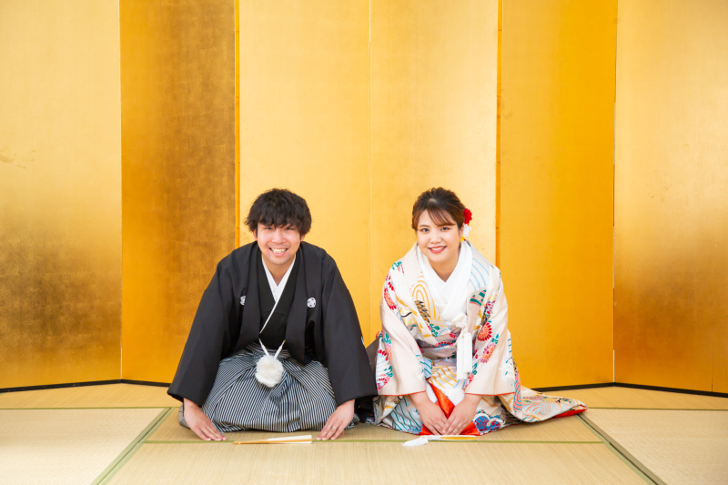 金屛風　お辞儀ポーズ