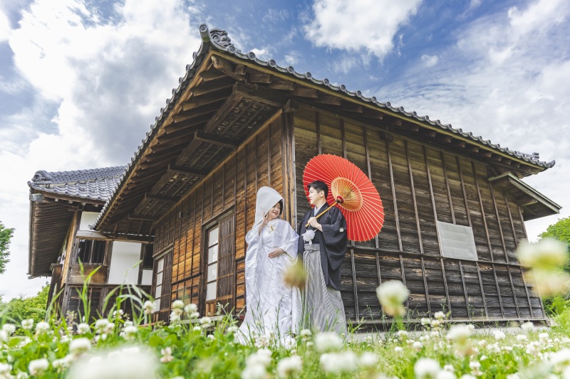 新緑シーズンはもちろん、大きな桜も敷地内にあり♪