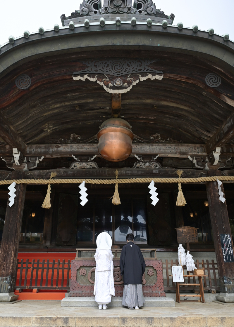 象徴的な大鈴の前で♪