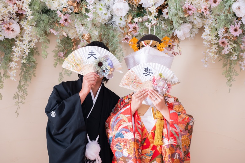 扇子を用いてのお写真を3枚続きで...