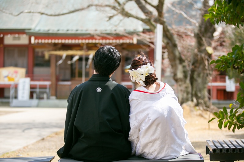 春の神社にて
