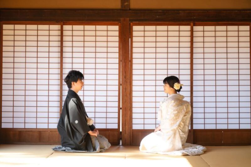和室ならではの正座ショットも