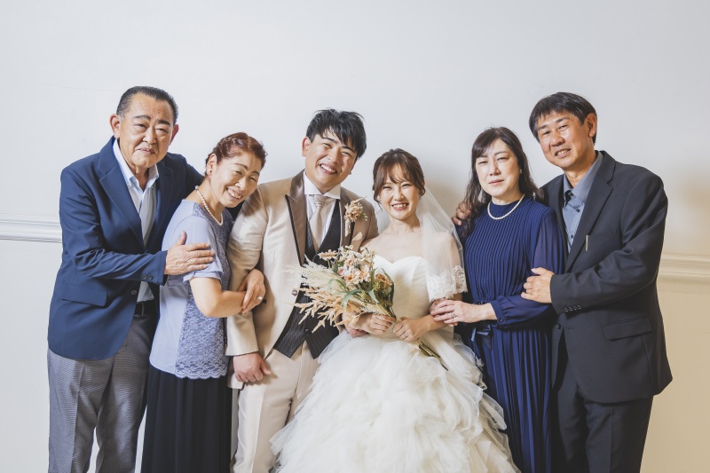 【12月撮影・ドレススタジオ】1着(データ80カット)背景6種＊衣裳は40着～選択/グレードアップ料なし＊データ最短3日後納品