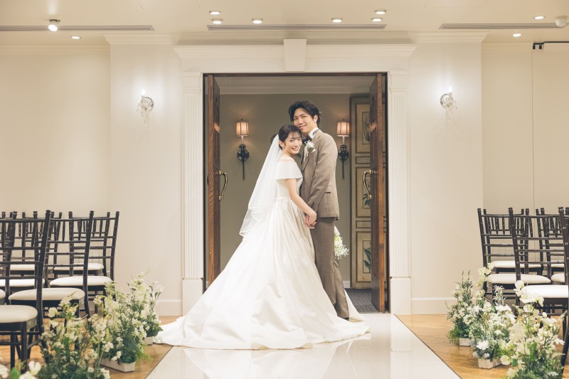 チャペル入口での振り向きショット♡