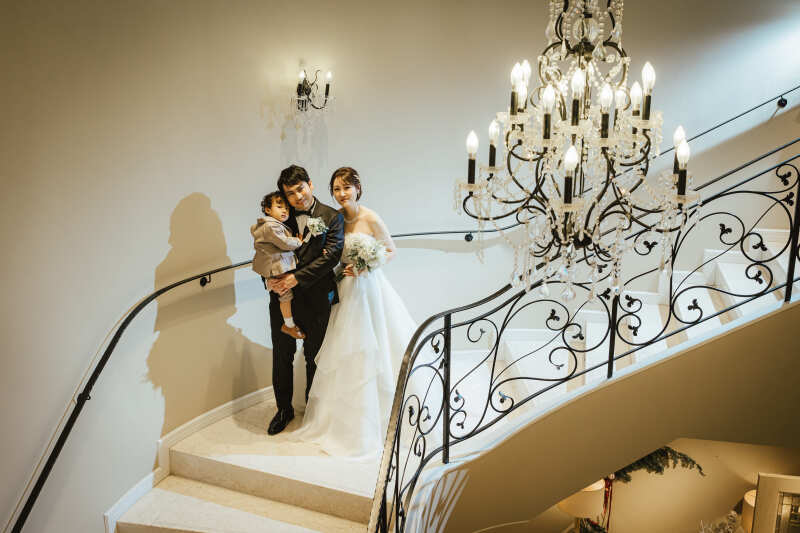 フォトジェニックなシャンデリアとクラシカルな1枚